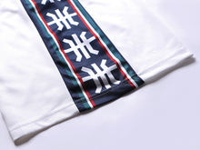 Load image into Gallery viewer, Men Basketball Jerseys ,College Mens Basketball Uniforms Sport Shirt Shorts Set Breathable Custom
